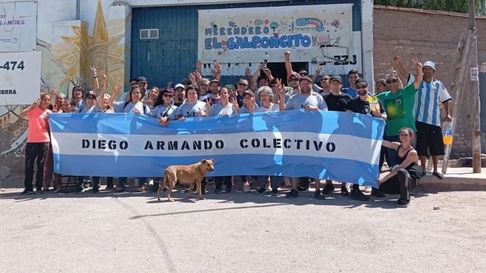 El Diego Armando Colectivo organiza una olla popular por mes junto a la Asociación De Bulla y Barro. El Diego Armando Colectivo organiza una olla popular por mes junto a la Asociación De Bulla y Barro.