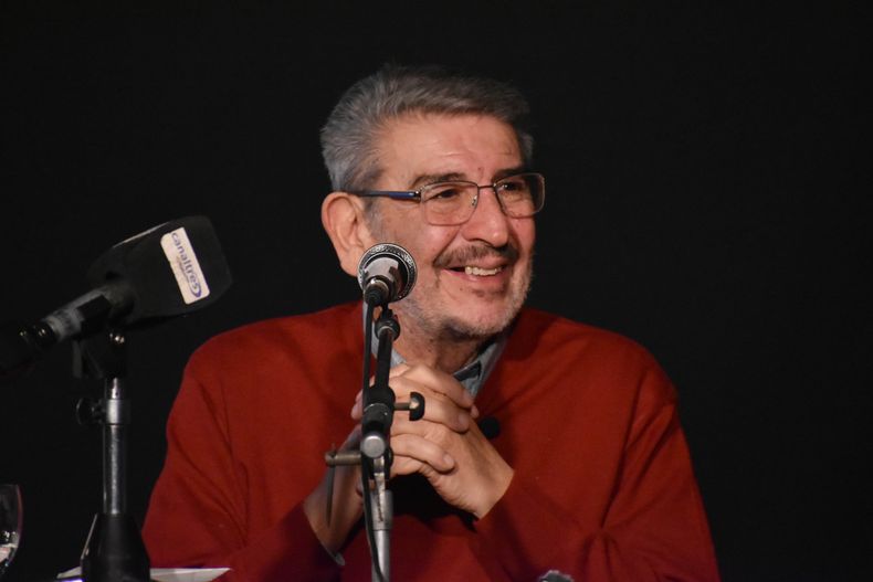 El intendente de Rivadavia dice que la comuna tiene plata para pagar las elecciones y tambi&eacute;n el festival de Rivadavia le canta al pa&iacute;s.