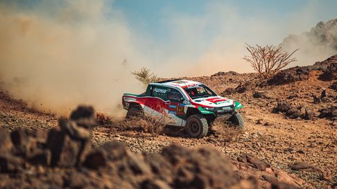 Juan Cruz Yacopini se mantiene entre los diez mejores de la general del Rally Dakar. Juan Cruz Yacopini se mantiene entre los diez mejores de la general del Rally Dakar.