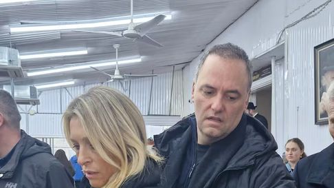 Manuel Adorni, complicado por el viaje de su esposa Manuel Adorni, complicado por el viaje de su esposa