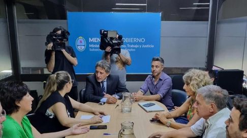 La paritaria de los profesionales de la salud no avanza y parece no encontrar un acuerdo cercano. La paritaria de los profesionales de la salud no avanza y parece no encontrar un acuerdo cercano.