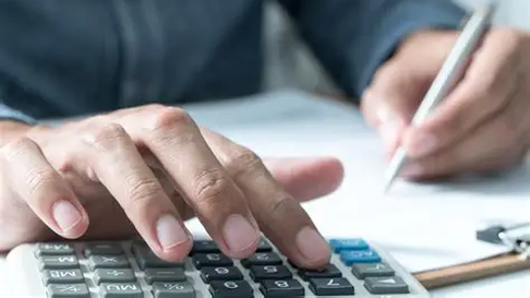 Empleados de la comuna de Malargüe tienen problemas con sus finanzas mensuales. Empleados de la comuna de Malargüe tienen problemas con sus finanzas mensuales.