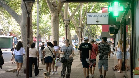 El 80% de los comercios abrirá sus puertas para atender a los clientes durante los feriados de carnaval. El 80% de los comercios abrirá sus puertas para atender a los clientes durante los feriados de carnaval.