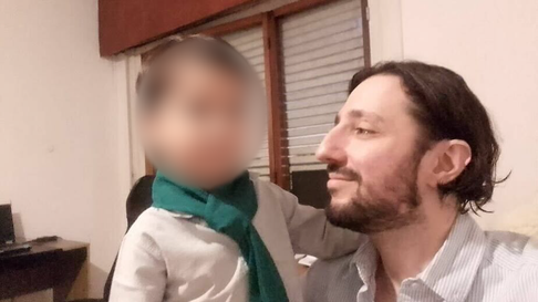 El padre del chico quedó detenido acusado por los femicidios El padre del chico quedó detenido acusado por los femicidios