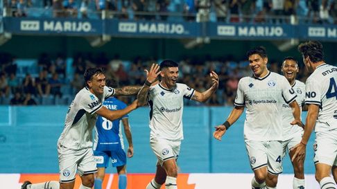 Independiente Rivadavia volvió a ganar y sigue con puntaje perfecto. Independiente Rivadavia volvió a ganar y sigue con puntaje perfecto.