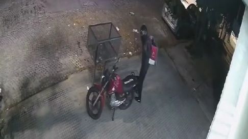 repartidor se robo una moto estacionada en el centro de la plata repartidor se robo una moto estacionada en el centro de la plata