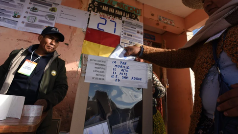 Candidatos conservadores y de derecha son los favoritos para quedarse con la presidencia de Bolivia. Candidatos conservadores y de derecha son los favoritos para quedarse con la presidencia de Bolivia.