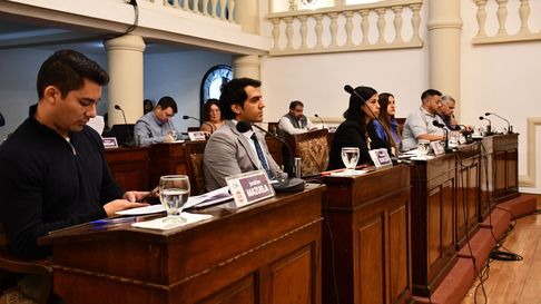 Concejales de Guaymallén no oficialistas reflotan la discusión por el cargo por alumbrado público. Concejales de Guaymallén no oficialistas reflotan la discusión por el cargo por alumbrado público.