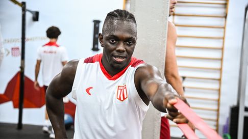 Edwuin Cetré volvió a entrenarse con Estudiantes en el Country Edwuin Cetré volvió a entrenarse con Estudiantes en el Country