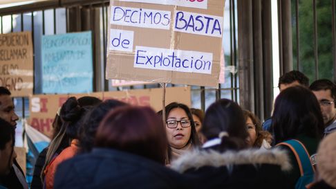 Gremios de la salud protestan en el Central por la precarización laboral. Gremios de la salud protestan en el Central por la precarización laboral.