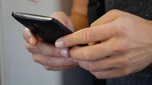 le robaron el celular a una maestra de la plata y le vaciaron las cuentas le robaron el celular a una maestra de la plata y le vaciaron las cuentas