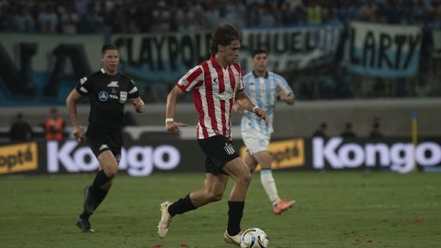 Román Gómez, regularidad pura en el lateral derecho de Estudiantes Román Gómez, regularidad pura en el lateral derecho de Estudiantes