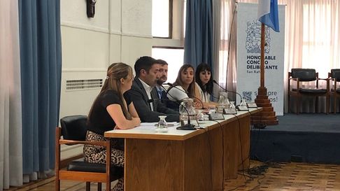 Los ediles de la UCR finalmente se presentaron y todo quedó aprobado. Los ediles de la UCR finalmente se presentaron y todo quedó aprobado.