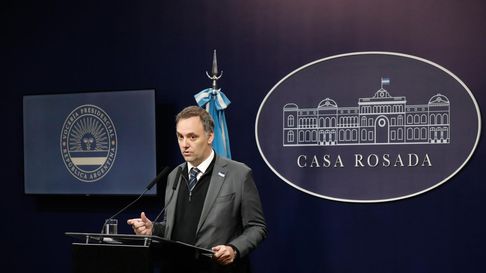 Manuel Adorni, vocero presidencial, anunció recortes en Derechos Humanos. Manuel Adorni, vocero presidencial, anunció recortes en Derechos Humanos.