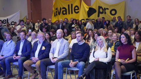 En el Pro charlan sobre cómo seguir luego del acuerdo entre Esteban Allasino y Alfredo Cornejo. En el Pro charlan sobre cómo seguir luego del acuerdo entre Esteban Allasino y Alfredo Cornejo.