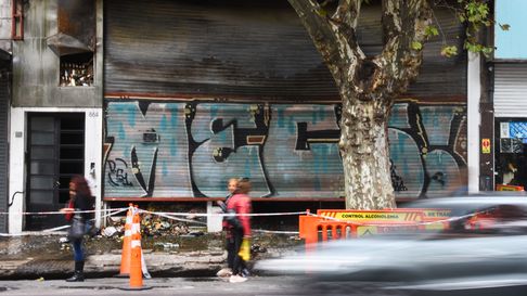 Supermercado incendiado en La Plata Supermercado incendiado en La Plata