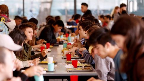 El tickets del Comedor Universitario cuesta $2800 El tickets del Comedor Universitario cuesta $2800