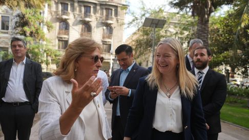Esther Sánchez, rectora de la Universidad Nacional de Cuyo, junto a la vicegobernadora Hebe Casado. Esther Sánchez, rectora de la Universidad Nacional de Cuyo, junto a la vicegobernadora Hebe Casado.