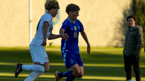 Salvador Fuster, en acción con la Selección Argentina Sub 16 en el predio de AFA Salvador Fuster, en acción con la Selección Argentina Sub 16 en el predio de AFA
