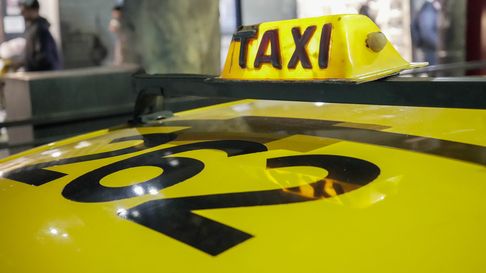 Dueños de taxis explican por qué es necesario revisar las paradas en el centro. Dueños de taxis explican por qué es necesario revisar las paradas en el centro.