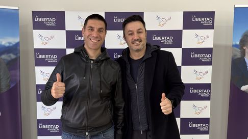 Luis Petri junto a Facundo Correa Llano en la sede partidaria ubicada en el centro mendocino. Luis Petri junto a Facundo Correa Llano en la sede partidaria ubicada en el centro mendocino.