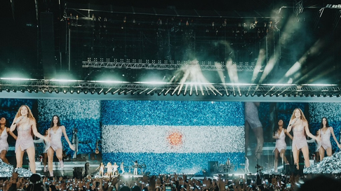 el gesto de shakira con su ex antonio de la rua durante su show en buenos aires el gesto de shakira con su ex antonio de la rua durante su show en buenos aires