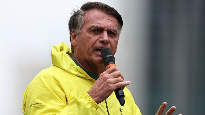 Jair Bolsonaro quemó su tobillera electrónica.