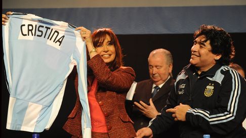 a favor: la hija de maradona y nancy duplaa apoyaron a cristina kirchner a favor: la hija de maradona y nancy duplaa apoyaron a cristina kirchner