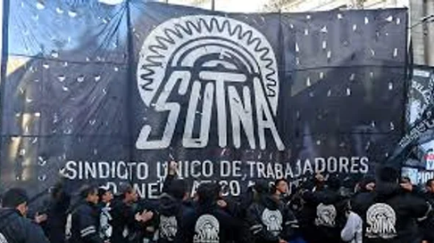 La crisis en la industria del neumático causa estragos para los trabajadores. La crisis en la industria del neumático causa estragos para los trabajadores.