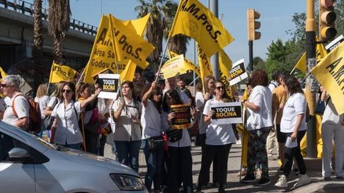AMProS rechazó el proyecto de reforma al Estatuto del Empleado Público en Mendoza, al que calificó como una reforma laboral encubierta que vulnera la estabilidad y los derechos de miles de estatales. AMProS rechazó el proyecto de reforma al Estatuto del Empleado Público en Mendoza, al que calificó como una reforma laboral encubierta que vulnera la estabilidad y los derechos de miles de estatales.