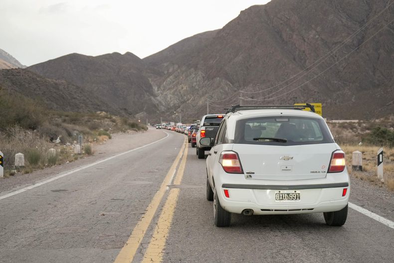 La jornada arrancó con un caravanazo en las rutas desde las 3 am hacia Uspallata en contra de San Jorge. La jornada arrancó con un caravanazo en las rutas desde las 3 am hacia Uspallata en contra de San Jorge.