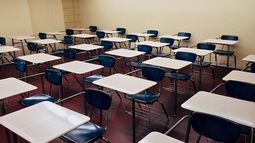 La Justicia investiga las amenazas de tiroteos en escuelas de La Plata. Mientras las aulas de muchas instituciones están vacías. La Justicia investiga las amenazas de tiroteos en escuelas de La Plata. Mientras las aulas de muchas instituciones están vacías.