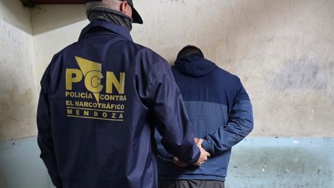 narcomenudeo en godoy cruz: desbaratan un kiosquito de droga y detienen a dos sospechosos narcomenudeo en godoy cruz: desbaratan un kiosquito de droga y detienen a dos sospechosos