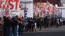 Masiva movilización de la Izquierda a Gobernación