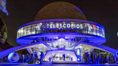 El Planetario de Buenos Aires suspendió la presentación del libro de astrología de Ludovica Squirru tras el rechazo de astrónomos. El Planetario de Buenos Aires suspendió la presentación del libro de astrología de Ludovica Squirru tras el rechazo de astrónomos.