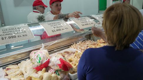 Los aumentos constantes en los alimentos y las tarifas marcan el ritmo de la desaceleración del consumo. Los aumentos constantes en los alimentos y las tarifas marcan el ritmo de la desaceleración del consumo.