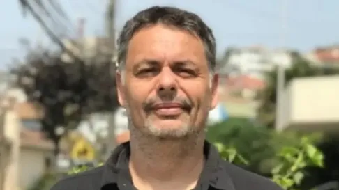 El periodista mendocino Cristian Ortega falleció a los 50 años. Su familia decidió donar sus órganos, dejando un legado de amor y solidaridad. El periodista mendocino Cristian Ortega falleció a los 50 años. Su familia decidió donar sus órganos, dejando un legado de amor y solidaridad.