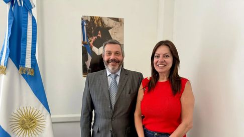 Mariano de los Heros, ahora ex titular de ANSES, junto a Sandra Pettovello, quien anunció su salida. Mariano de los Heros, ahora ex titular de ANSES, junto a Sandra Pettovello, quien anunció su salida.