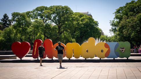 Según la CAME, Mendoza alcanzó un 80% de ocupación. El turista ahora decide su viaje en 72 horas y prioriza la gastronomía y el vino Según la CAME, Mendoza alcanzó un 80% de ocupación. El turista ahora decide su viaje en 72 horas y prioriza la gastronomía y el vino