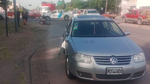 un auto y una moto protagonizaron un choque en el oeste de la plata un auto y una moto protagonizaron un choque en el oeste de la plata
