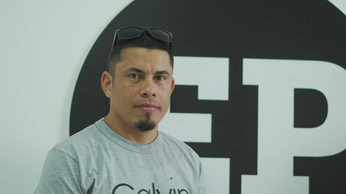 el padre de kim gomez donara su auto para ayudar a clubes de barrio el padre de kim gomez donara su auto para ayudar a clubes de barrio