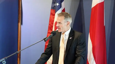 Un posteo en X de la esposa del subjefe de Gabinete de la Casa Blanca que alertó a Groenlandia y desató la respuesta del embajador de Dinamarca.