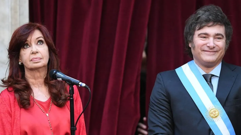 La ex presidenta Cristina Fernández de Kirchner respondió con dureza al presidente Javier Milei tras la sanción impuesta por Estados Unidos en su contra por presunta corrupción. La ex presidenta Cristina Fernández de Kirchner respondió con dureza al presidente Javier Milei tras la sanción impuesta por Estados Unidos en su contra por presunta corrupción.