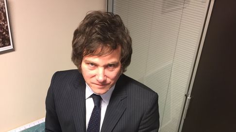 El presidente Javier Milei aprovechó el escándalo de Viviana Canosa para criticar al Grupo Clarín. El presidente Javier Milei aprovechó el escándalo de Viviana Canosa para criticar al Grupo Clarín.