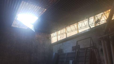 una mujer murio en la plata tras caerse del techo de un galpon una mujer murio en la plata tras caerse del techo de un galpon