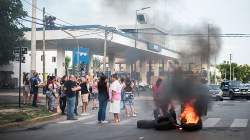 Vecinos de Gonnet cortaron 25 y 511 exigiendo seguridad en La Plata Vecinos de Gonnet cortaron 25 y 511 exigiendo seguridad en La Plata