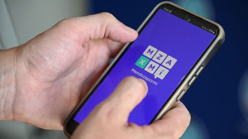 La aplicación Mendoza x Mí puede descargarse desde cualquiera de las tiendas virtuales, y es gratuita. La aplicación Mendoza x Mí puede descargarse desde cualquiera de las tiendas virtuales, y es gratuita.