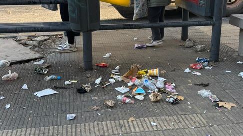 vecinos denuncian gran cantidad de basura en diagonal 74 vecinos denuncian gran cantidad de basura en diagonal 74