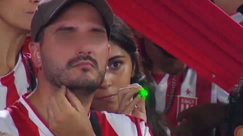 Aprevide busca identificar a la hincha de Estudiantes que utilizó un láser en el Estadio UNO Aprevide busca identificar a la hincha de Estudiantes que utilizó un láser en el Estadio UNO