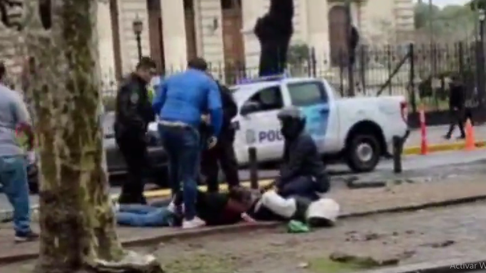 la plata: lincharon a dos jovenes por intentar robar una moto la plata: lincharon a dos jovenes por intentar robar una moto